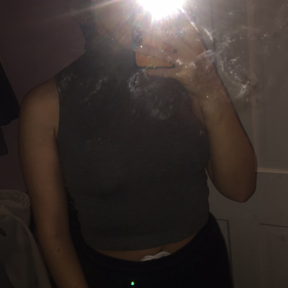 turtle neck gray shirt